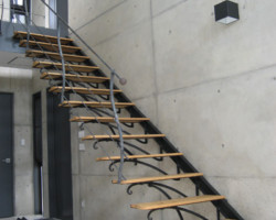 ロートアイアン階段