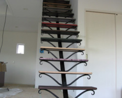 ロートアイアン階段