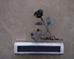 ロートアイアンカエルの表札