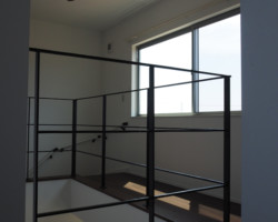 OLYMPUS DIGITAL CAMERA 蜜蝋仕上げのロートアイアン手摺